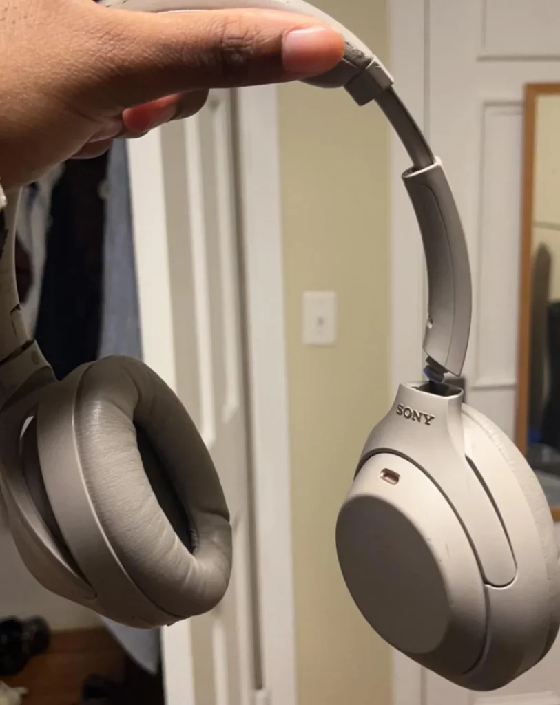 broken sony wh 1000xm4 hinge v0 9twfdg70zpmc1